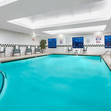Holiday Inn & Suites Raleigh Cary By Ihg Exterior photo