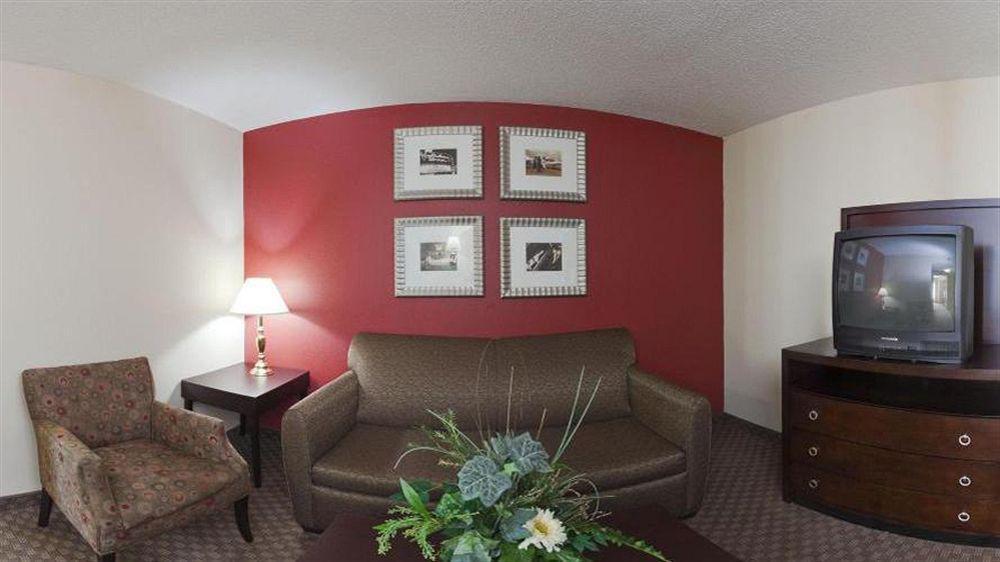 Holiday Inn & Suites Raleigh Cary By Ihg Exterior photo