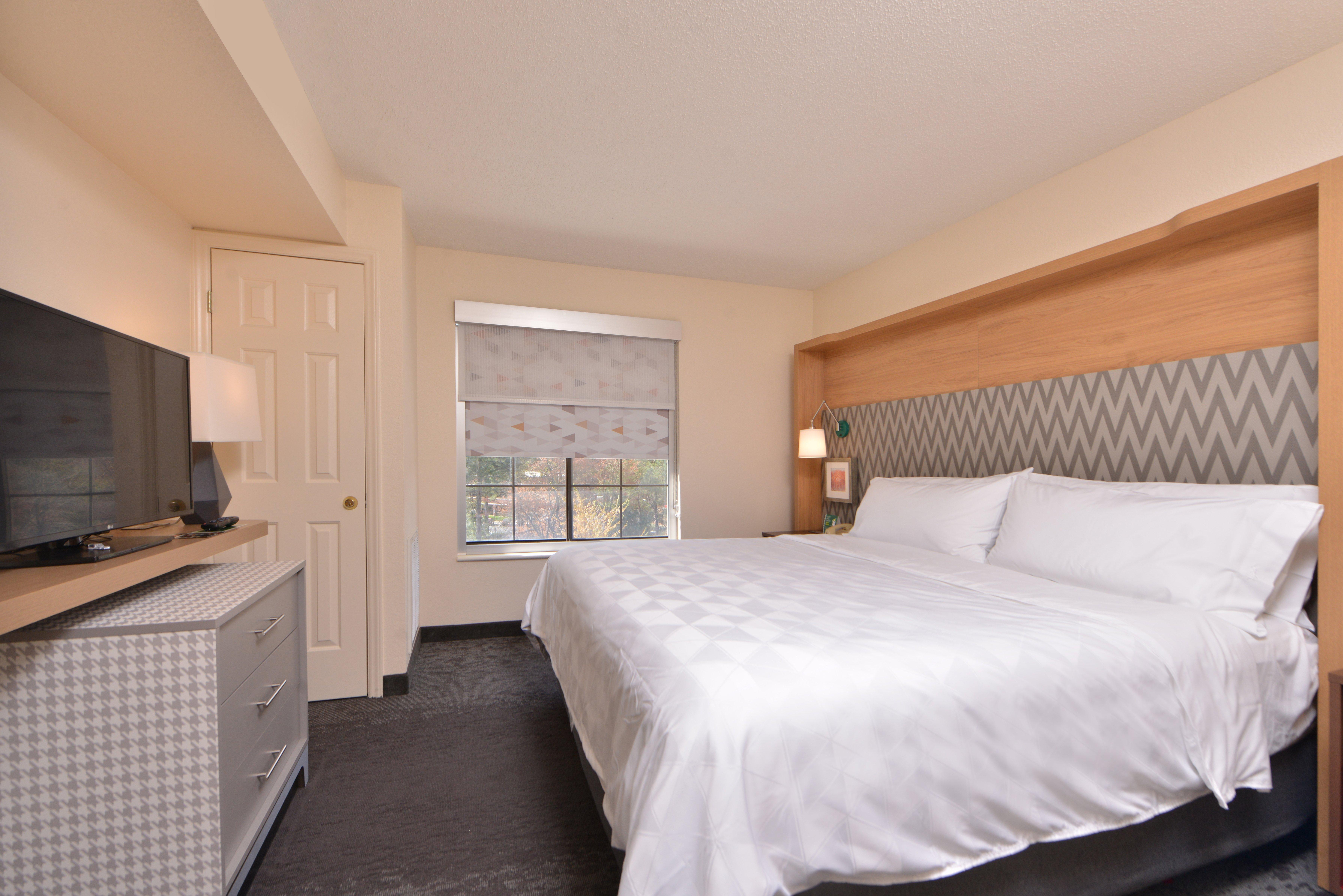 Holiday Inn & Suites Raleigh Cary By Ihg Exterior photo