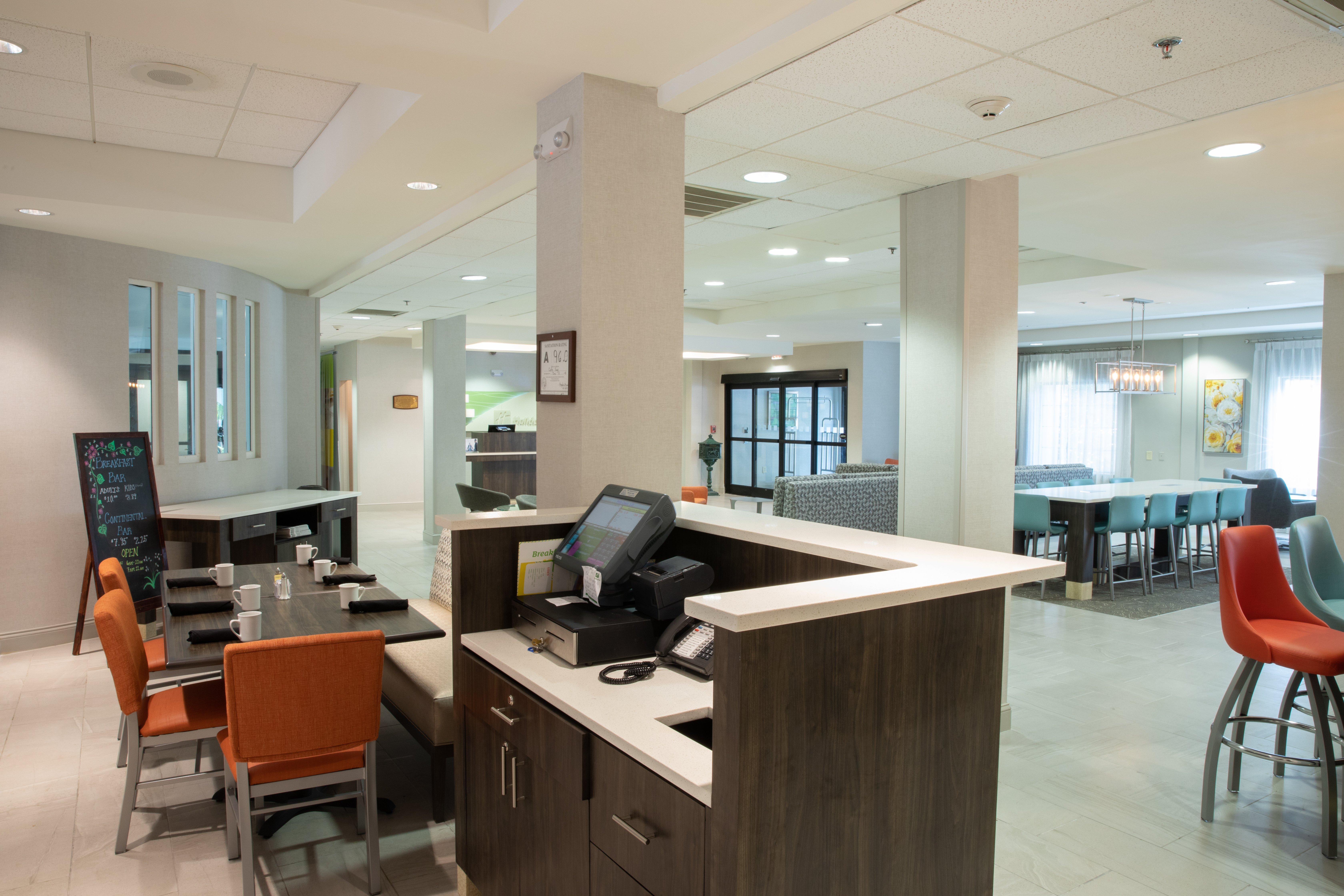 Holiday Inn & Suites Raleigh Cary By Ihg Exterior photo