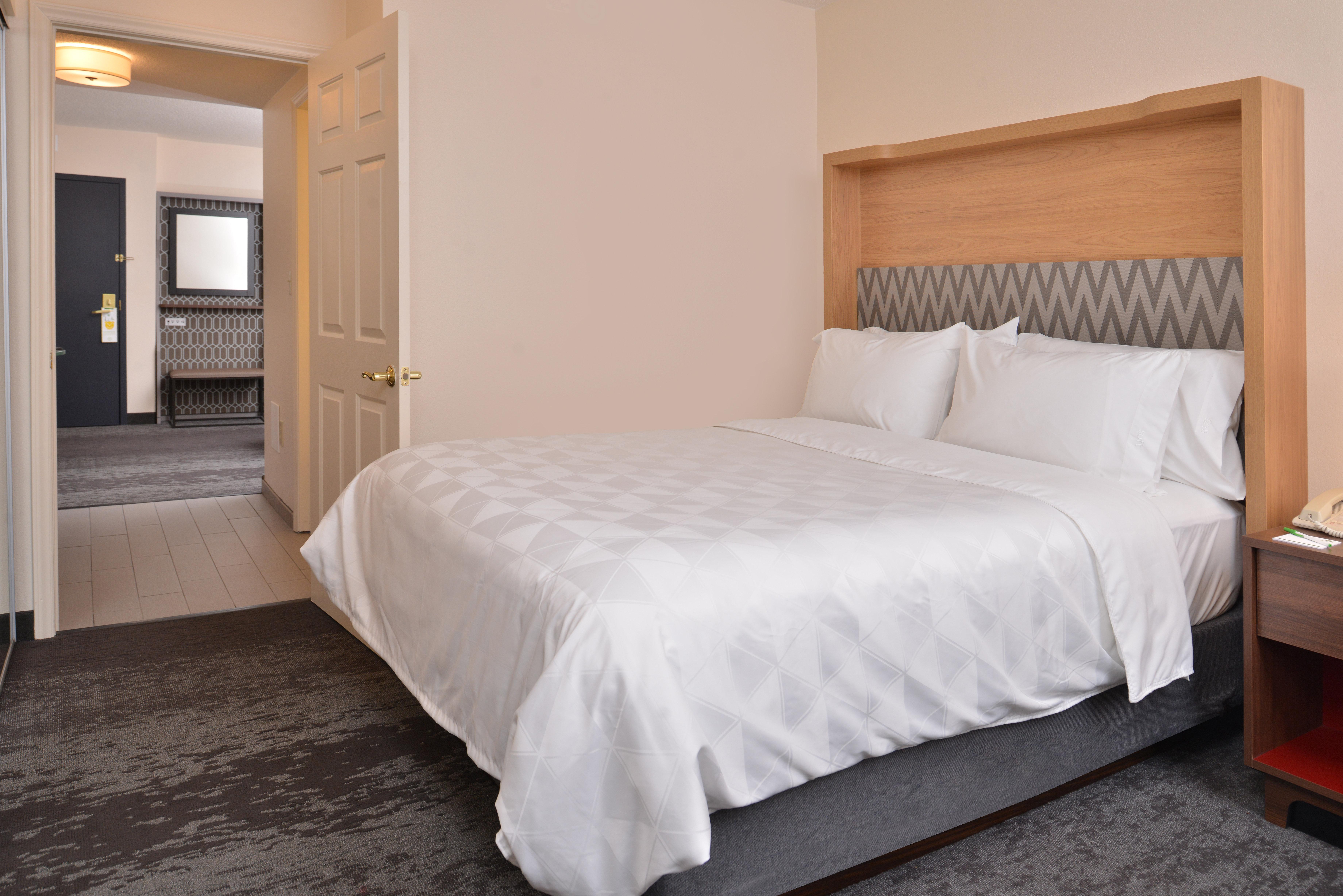 Holiday Inn & Suites Raleigh Cary By Ihg Exterior photo