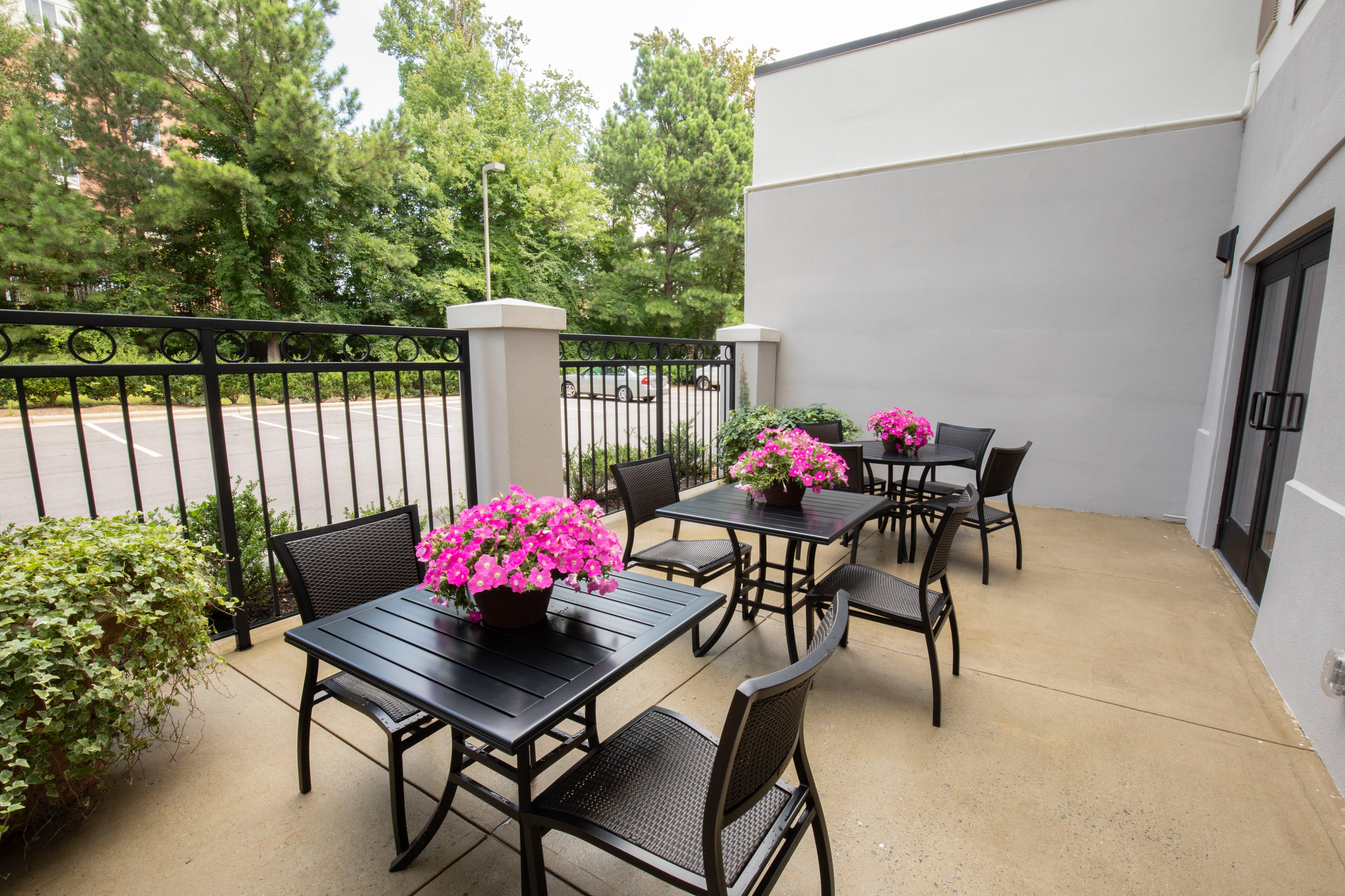 Holiday Inn & Suites Raleigh Cary By Ihg Exterior photo
