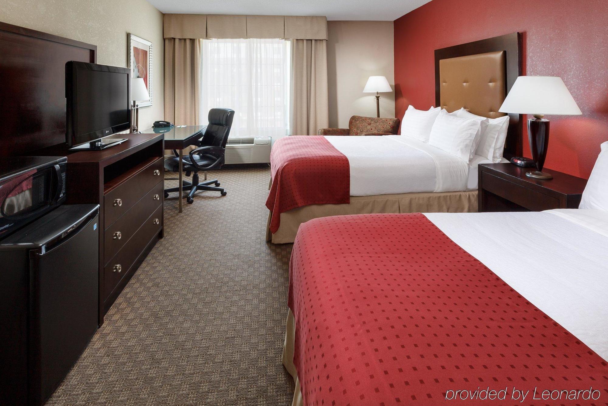 Holiday Inn & Suites Raleigh Cary By Ihg Exterior photo