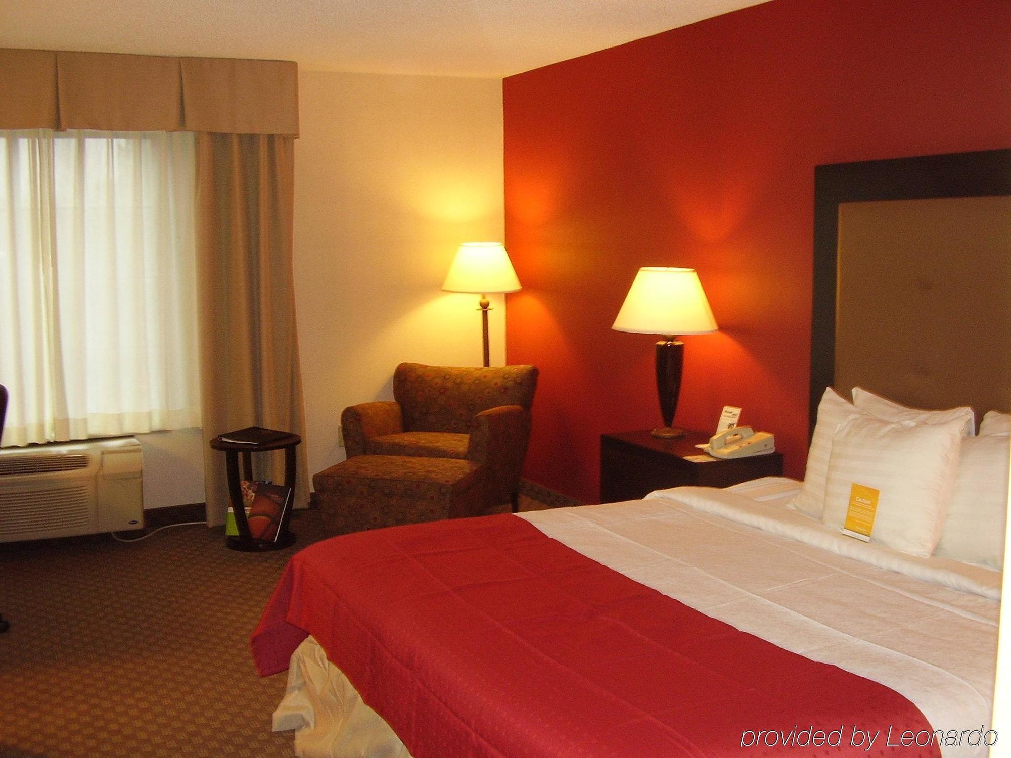 Holiday Inn & Suites Raleigh Cary By Ihg Exterior photo