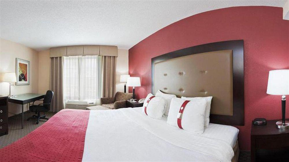 Holiday Inn & Suites Raleigh Cary By Ihg Exterior photo