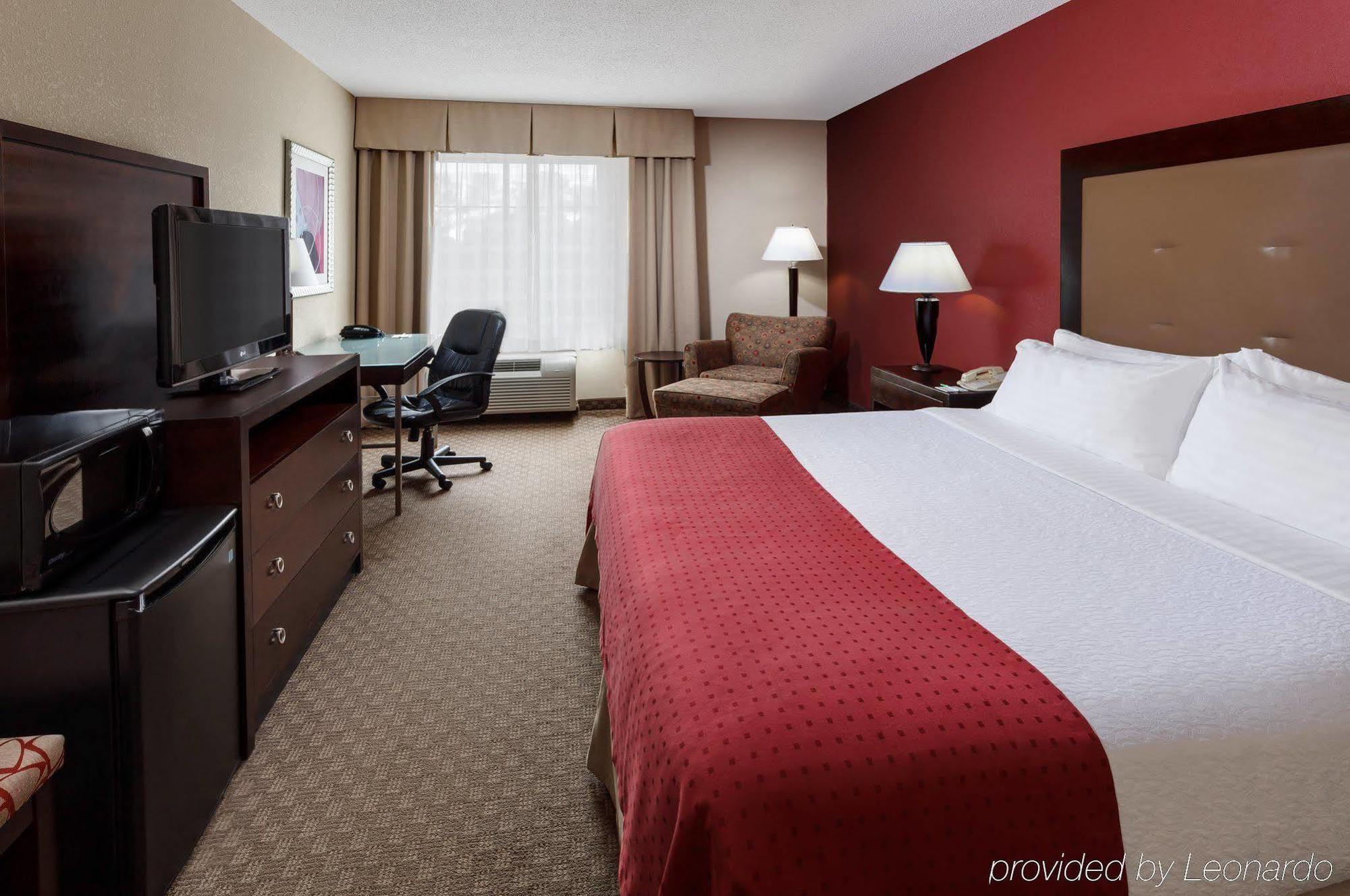 Holiday Inn & Suites Raleigh Cary By Ihg Exterior photo